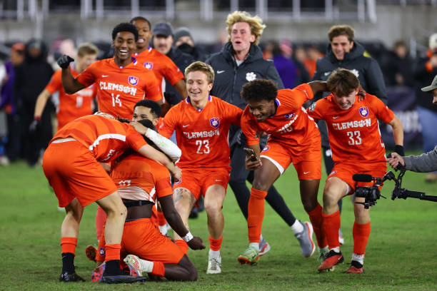 他已經在英 他已經在英