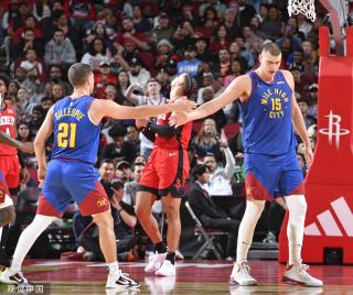 贬低与讽刺 贬低与讽刺